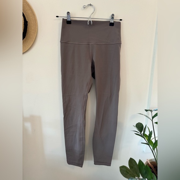 Lululemon Wonder Under - Picture 1 of 3